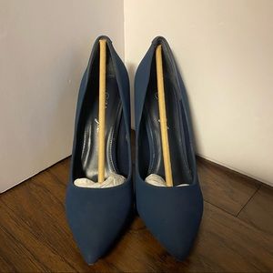 Navy Pumps 8